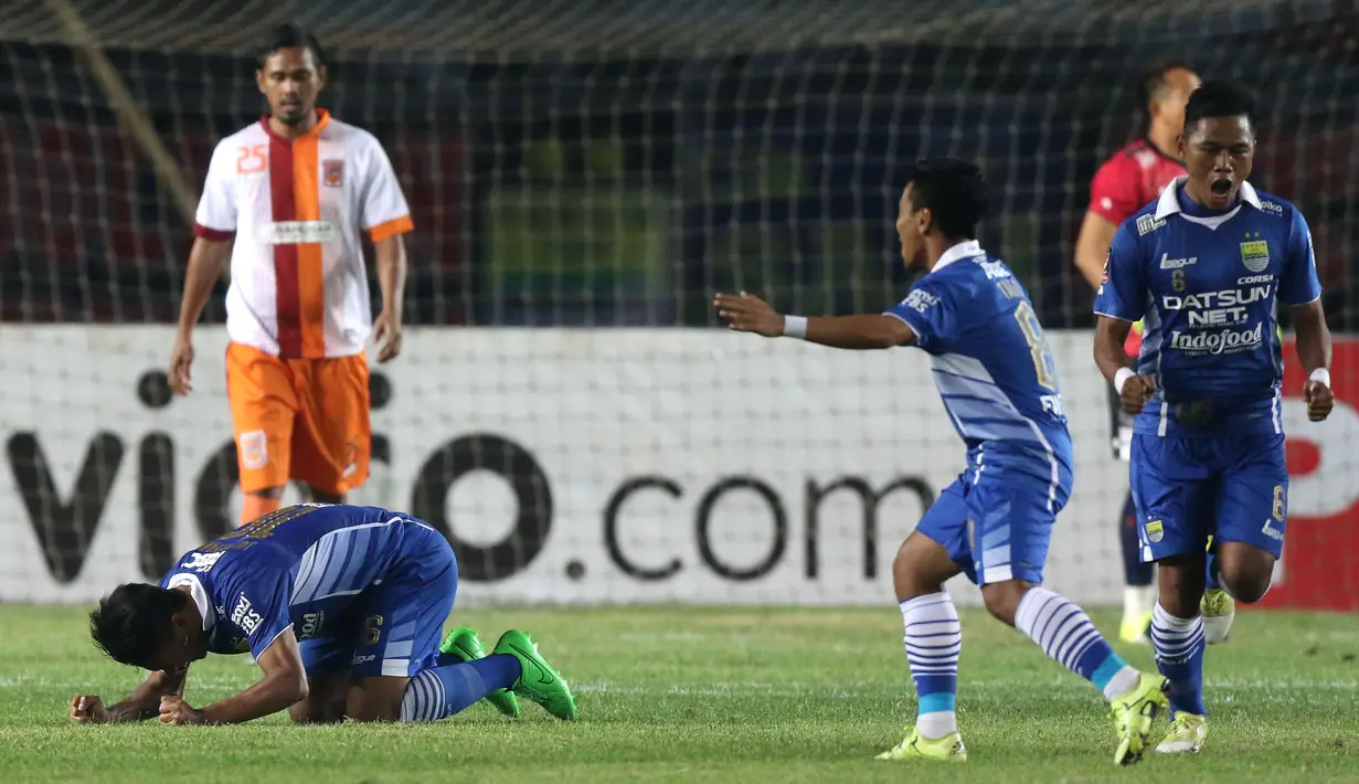 Ekspresi pemain Persib setelah menang melawan Pusamania Borneo FC dalam laga leg kedua perempatfinal Piala Presiden 2015 di Stadion Si Jalak Harupat, Bandung, Sabtu (26/9/2015). (Bola.com/Arief Bagus)