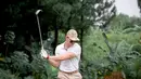 Di kolom komentar banyak sekali netizen yang memuji Verrell dan menilai dirinya yang paling jago bermain golf dibandingkan teman-temannya. Ia pun menunjukkan foto dirinya saat fokus main golf.(Liputan6.com/IG/@bramastavrl)