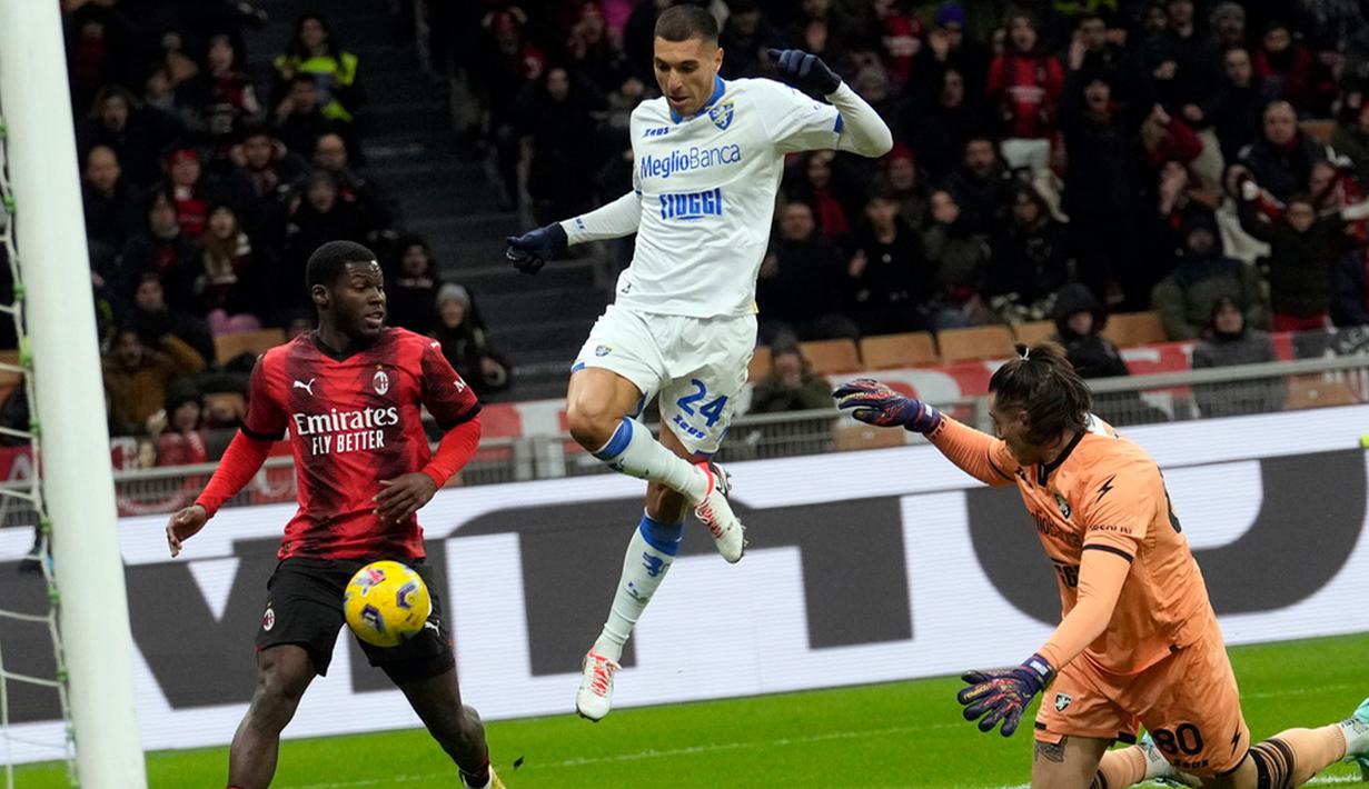 Frosinone mencetak gol hiburan pada menit ke-82. Adalah Marco Brescianini yang berhasil merobek gawang Mike Maignan. (AP Photo/Luca Bruno)