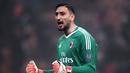 Ekspresi kiper AC Milan, Gianluigi Donnarumma saat bertanding melawan Lazio, di Stadion Giuseppe Meazza, Milan, Italia. Donnarumma terus digadang-gadang untuk menggantikan posisi Buffon di Juventus dan timnas Italia. (AFP PHOTO/MARCO BERTORELLO)