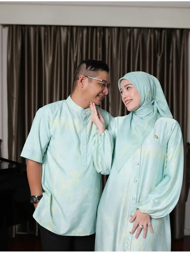 6 Inspirasi Outfit Gamis ala Adelia Istri Pasha Ungu, Modis untuk Usia 30-an