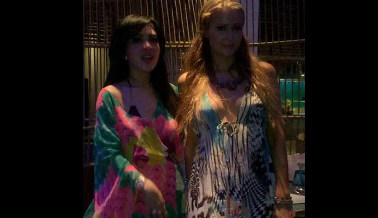 Tak hanya mengunggah foto, Syahrini juga memposting video dirinya bersama Paris Hilton. (instagram.com/princessyahrini)