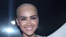 Namun bagi Julia Perez ada alasan tersendiri mengapa dirinya begitu membulatkan tekadnya untuk memotong rambutnya meskipun mahkota pada wanita berada di rambut. (Andy Masela/Bintang.com)