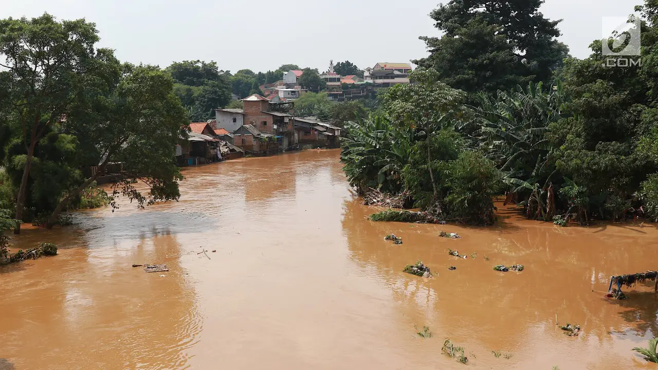 Penampakan Sungai Ciliwung yang Meluap di Pejaten Timur