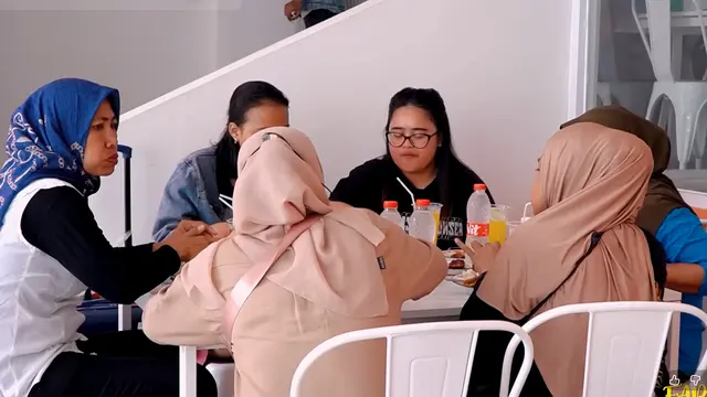 Desain Warung Makan Nasi Kulit Ayam Ivan Gunawan