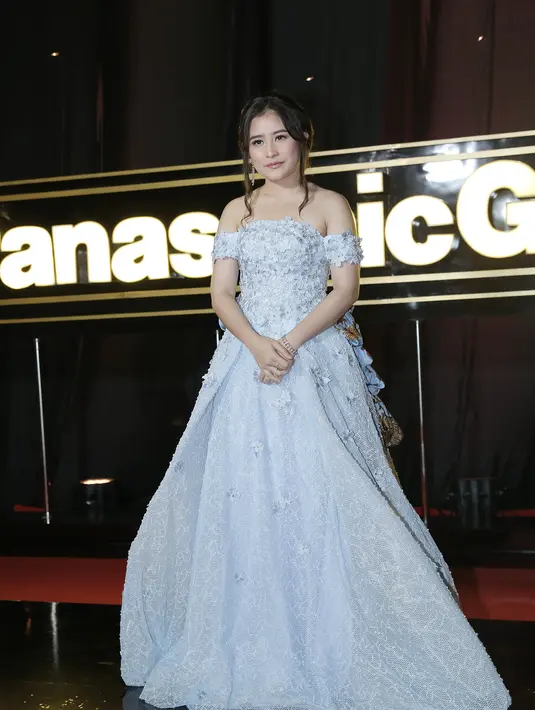 "Ini bertepatan sama hari ulang tahun aku, aku menang kedua kalinya, jadi ini spesial banget buat aku," ucap Prilly Latuconsina, di kawasan Thamrin, Jakarta Pusat, Jumat (14/10/2016) malam. (Galih W. Satria/Bintang.com)