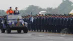 Kepala Staf Angkatan Udara (Kasau) Marsekal TNI Agus Supriatna melakukan inspeksi pasukan saat bertindak sebagai inspektur upacara HUT ke-69 TNI AU di Pangkalan Udara Halim Perdanakusuma, Jakarta, Kamis (9/4/2015). (Liputan6.com/Herman Zakharia)