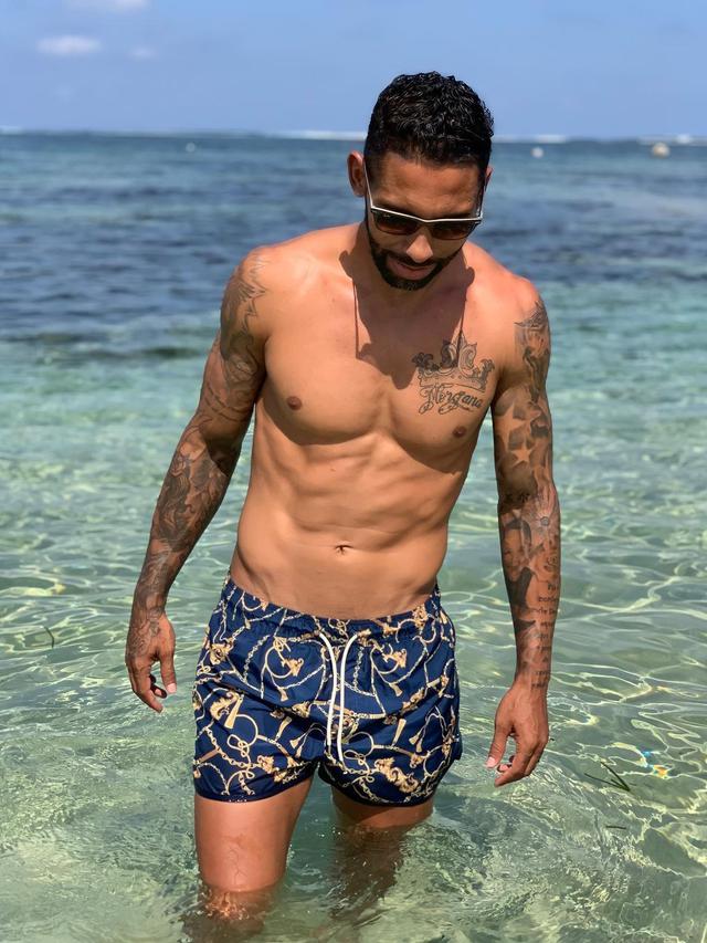 7 Potret Demerson Bruno Costa saat Berlibur, Curi Perhatian