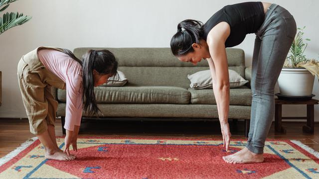 Ilustrasi berolahraga bersama anak