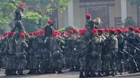 Apel siaga dimulai pukul 08.00 WIB dan dihadiri perwakilan setiap unit TNI, yakni Kopasus, Kostras, Marinir dan Paskas, Jakarta, Selasa (22/7/14). (Liputan6.com/Faizal Fanani)