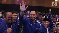 Ketum Partai Demokrat  Agus Harimurti Yudhoyono menyapa para kader usai terpilih secara aklamasi saat Kongres V Partai Demokrat di JCC, Jakarta, Minggu (15/3/2020). AHY menggantikan Susilo Bambang Yudhoyono menjadi ketum partai. (Liputan6.com/Angga Yuniar)