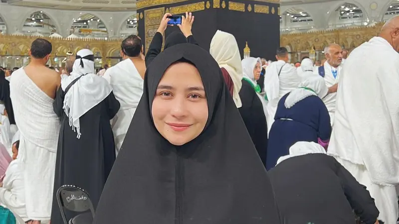 Tangis Prilly Latuconsina Pecah di Hari Terakhir Umrah, Teringat Asisten  dan Sopir yang Meninggal Sebelum Diajak ke Tanah Suci - ShowBiz Liputan6.com