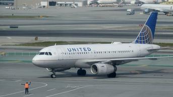 Kasus Omicron hingga Kenaikan Biaya Bahan Bakar Tekan Kinerja United Airlines