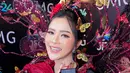 Wajah Bella Bonita tampil cantik dengan bold makeup bernuansa pinkish. Dipadu dengan winged liner yang bikin tatapannya terlihat makin dramatis [OMG]