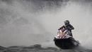 Atlet jetski Indonesia, Aero Sutan Aswar, saat beraksi pada Asian Games di Ancol, Jakarta, Kamis (23/8/2018). Aero Aswar finish kedua dengan jumlah poin 53. (Bola.com/Vitalis Yogi Trisna)