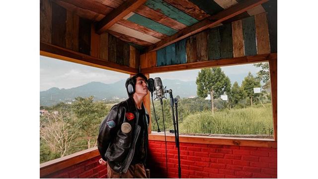 Segera Rilis Single Baru, Ini 6 Potret Persiapan The Lucky Laki Saat Rekaman