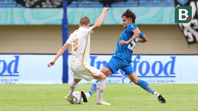 Foto: Tangguhnya Rezaldi Hehanusa di Lini Pertahanan Persib Bandung, Persija Gigit Jari