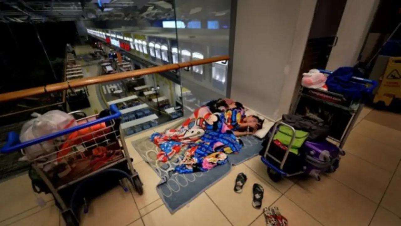 Diusir Orang Tua, Pasangan Ini Tinggal di Bandara Selama 7 Bulan