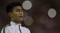 Gelandang Timnas Indonesia, Hanif Sjahbandi, menangis sebelum melawan Vietnam pada laga SEA Games di Stadion MPS, Selangor,Selasa (22/8/2017). Kedua negara bermain imbang 0-0. (Bola.com/Vitalis Yogi Trisna)