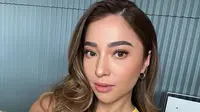 Rambut Nikita Willy sebelumnya berwarna cokelat terang. Bahka ia sempat muncul dengan rambut ombre. [Foto: instagram.com/nikitawillyofficial94]