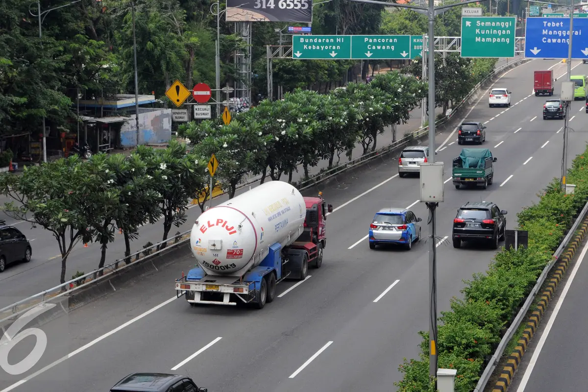 20160625-Truk-Dilarang-Masuk-Tol-Dalam-Kota-Jakarta-HA