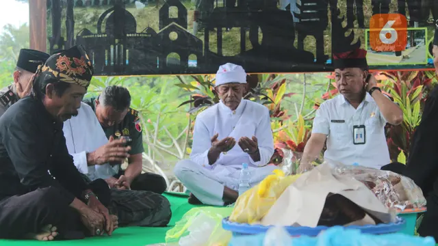 Masyarakat lintas agama di Banyuwangi menggelar doia bersama minta hujan  (Hermawan Arifianto/Liputan6.com)