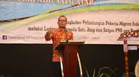 Menteri Tenaga Kerja Hanif Dhakiri mengatakan salah satu caranya mencegah dan mengurangi migrasi Pekerja Migran Indonesia (PMI) non prosedural