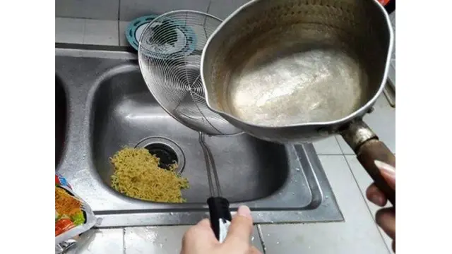 Potret 5 Makanan Tumpah Ini Bikin Nyesek Lihatnya