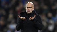 Reaksi pelatih Manchester City, Pep Guardiola saat laga babak 16 besar Liga Champions 2022/2023 antara Manchester City melawan RB Leipzig di Stadion Etihad, Manchester pada 14 Maret 2023. Total pengeluarannya sebagai seorang pelatih mencapai angka 1,44 miliar euro untuk membeli pemain di bursa transfer. Jack Grealish menjadi pembelian termahal Guardiola setelah dibeli seharga 117,5 juta euro dari Aston Villa. (AFP/Oli Scarff)
