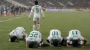 Selebrasi pemain Timnas Indonesia usai Stefano Lilipaly membobol gawang Vietnam pada laga Piala AFF 2016 di Stadion My Dinh, Hanoi, Kamis (7/12/2016). Indonesia menang agregat 4-3 atas Vietnam. (Bola.com/Peksi Cahyo)