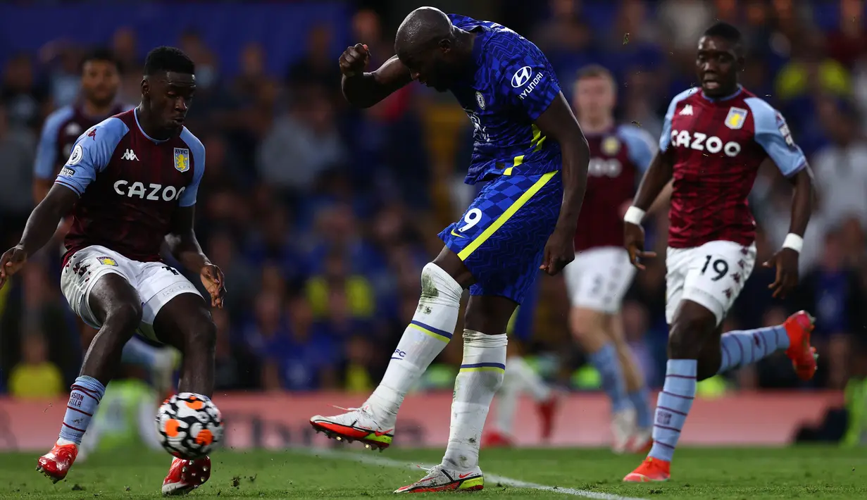 Torehan bracenya di laga ini pada menit ke-15 dan 90+3, membuat Lukaku terus pamer ketajaman sejak comeback ke Chelsea. (Foto: AFP/Adrian Dennis)