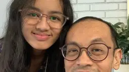 Momen kebersamaan Reza Gunawan dengan sang putri, Atisha Prajna Tiara. Suami Dewi Lestari menyebut anaknya sebagai pacarnya. (Foto: Instagram/@rezagunawan)