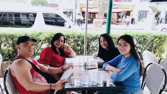 Jarang Tersorot, Ini 6 Potret Kebersamaan Amanda Manopo dan Ibunda
