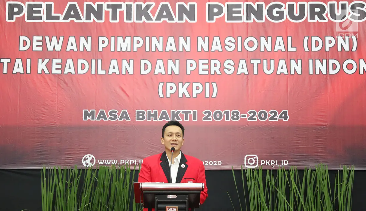 Ketua Umum PKPI Diaz Hendropriyono memberi sambutan saat pelantikan pengurus DPN PKPI periode 2018-2024 di Jakarta, Rabu (30/5). Pelantikan juga dihadiri Ketua Dewan Pembina bersama anggota Komjen (Pur) Gories Merre. (Liputan6.com/Immanuel Antonius)