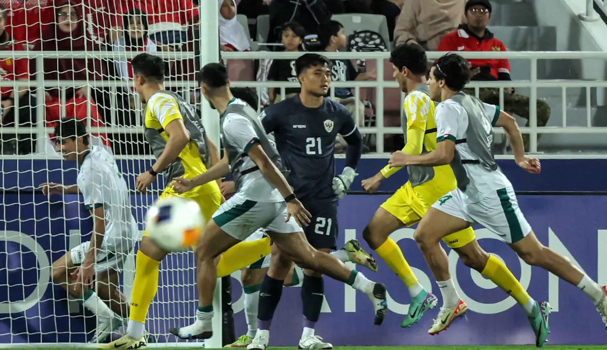 Hingga akhir pertandingan skor tidak berubah 2-1 untuk kemenangan Irak U-23. (Karim JAAFAR/AFP)
