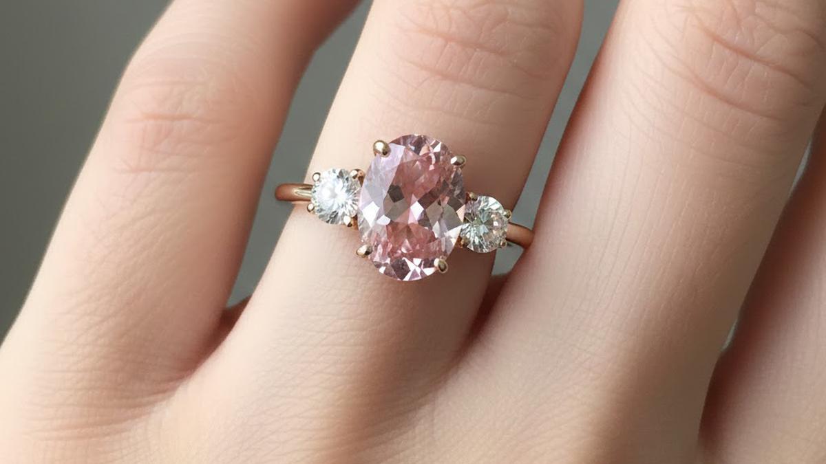 10 Model Cincin Emas Batu dengan Kombinasi Warna Cantik yang Tren di 2026