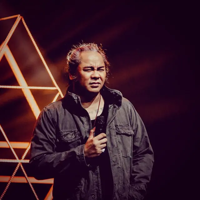Ferdy Tahier atau dikenal Ferdy Element (https://www.instagram.com/p/CZNwQiCvUFM/)
