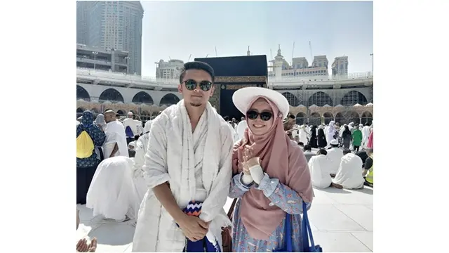 Cerai Usai 11 Tahun Menikah, Ini 6 Potret Kenangan Dodi Hidayatullah dan Istri