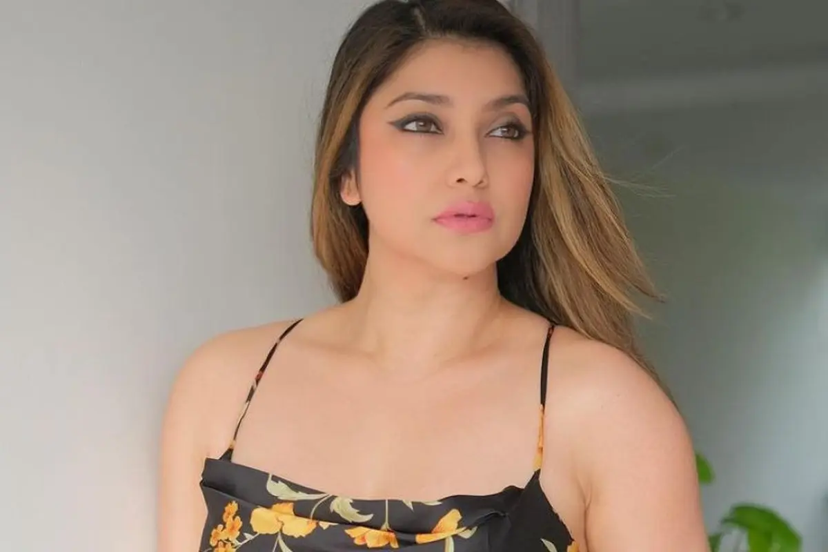 [Fimela] Sarah Azhari