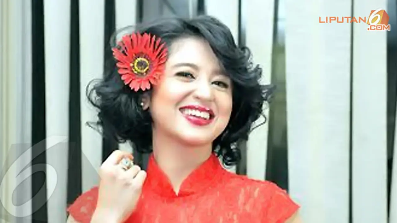 dewi-persik-ditahan-140213b.jpg