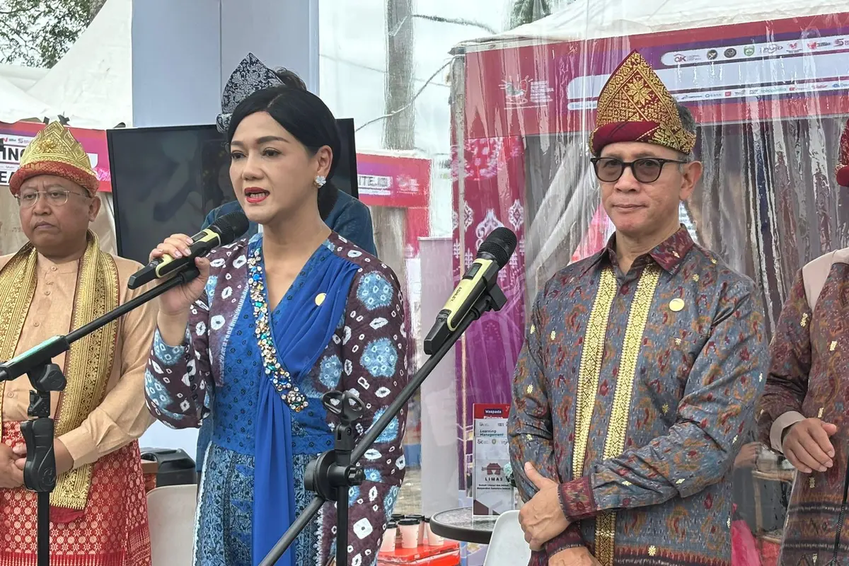 Ketua Dewan Komisioner Otoritas Jasa Keuangan (OJK, Mahendra Siregar di Palembang, Senin (27/5/2024).