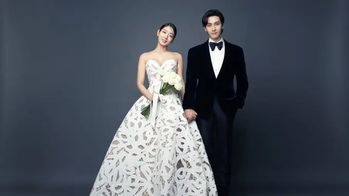 Menikah Hari Ini, Ini Detail 3 Gaun Pengantin Mewah Serba Putih yang Dikenakan Park Shin Hye, ada Rancangan Desainer Ternama Dunia