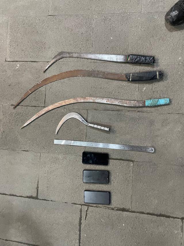 Tim Patroli Perintis Presisi Jakarta Barat menangkap 12 remaja diduga hendak tawuran.