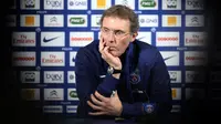 UEFA Berikan Sanksi Kepada Laurent Blanc