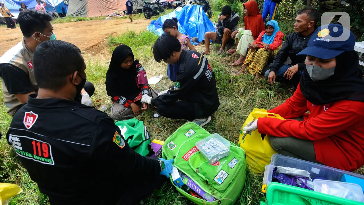 pemeriksaan medis pengungsi korban gempa