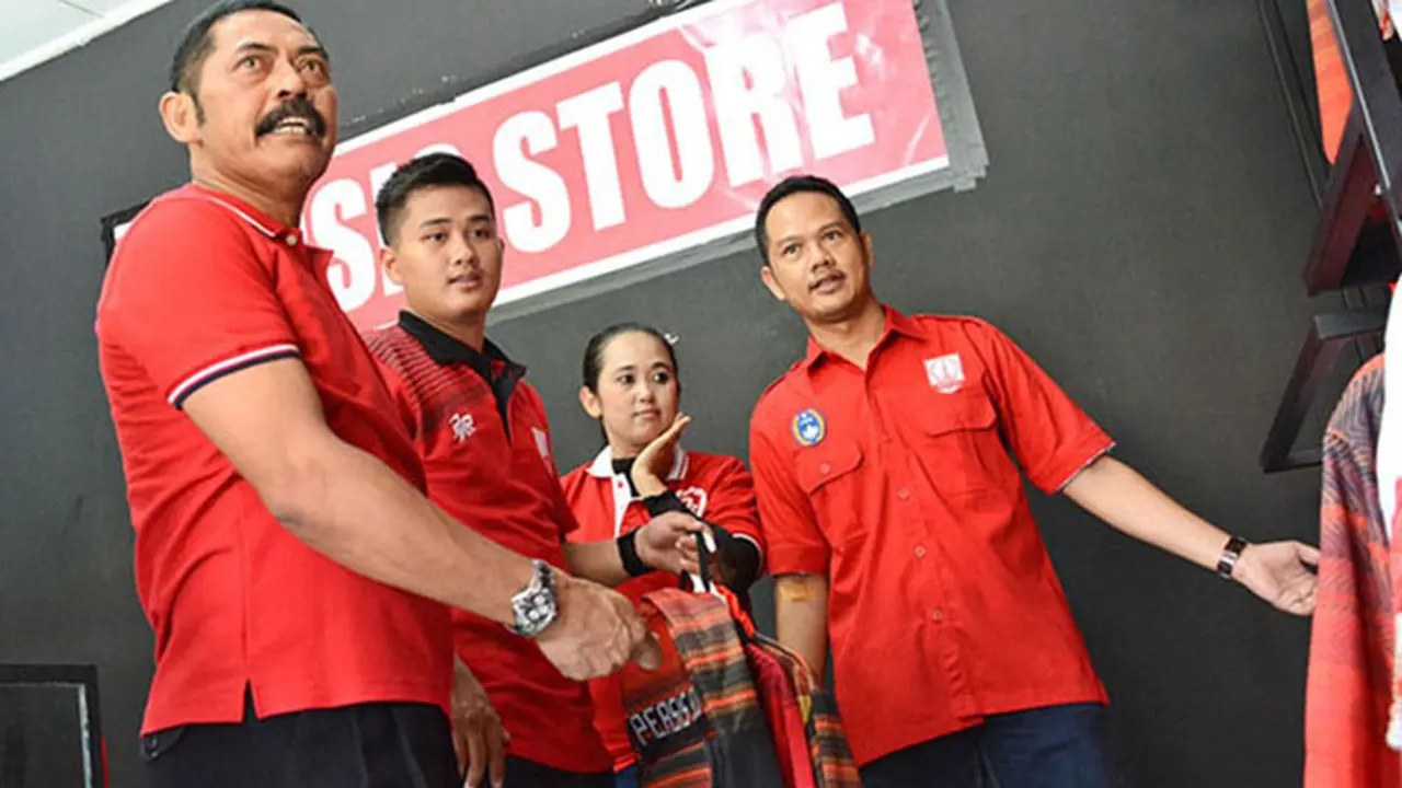 Persis Solo