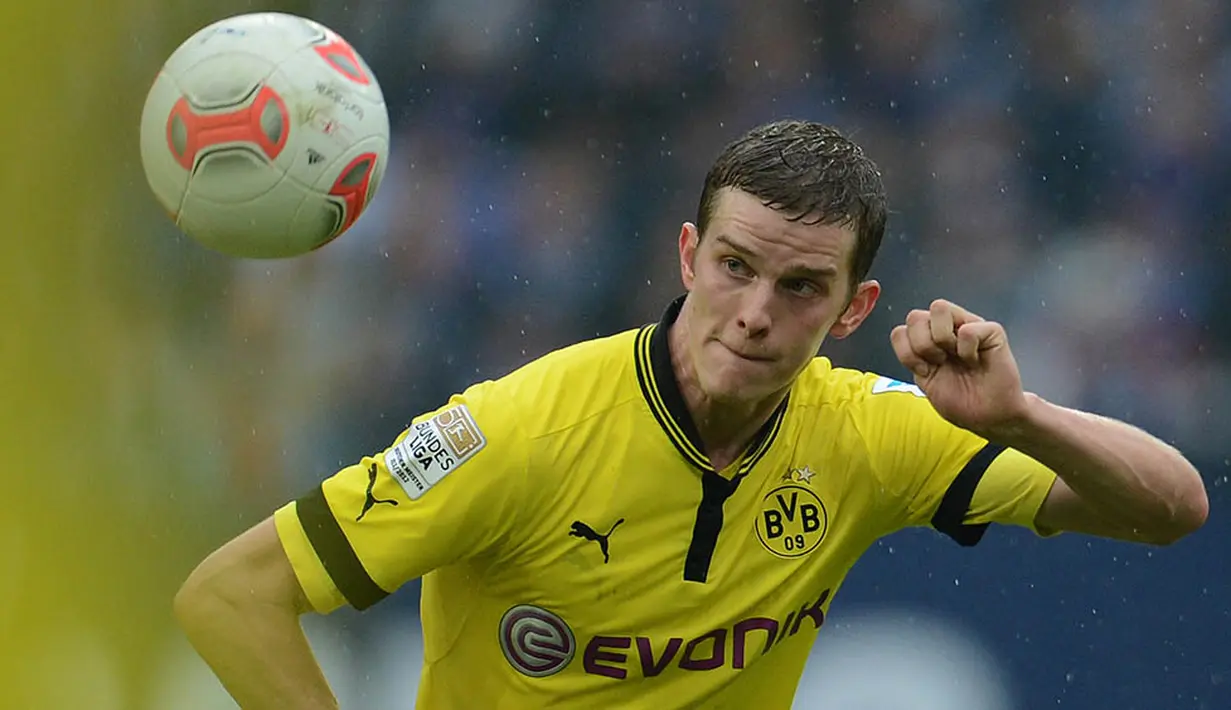 7. Sven Bender - Bergabung dengan Dortmund pada 2009 dengan nilai transfer hanya 1 juta poundsterling. Pemain asal Jerman itu menjadi andalan Klopp untuk mengisi posisi gelandang bertahan. (AFP/Patrik Stollarz)