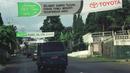 Jalan Puncak dihiasi uucapan hangat hari raya Idul Fitri 1412 H dari Toyota. (Source: Instagram/@groupotomotif1990)