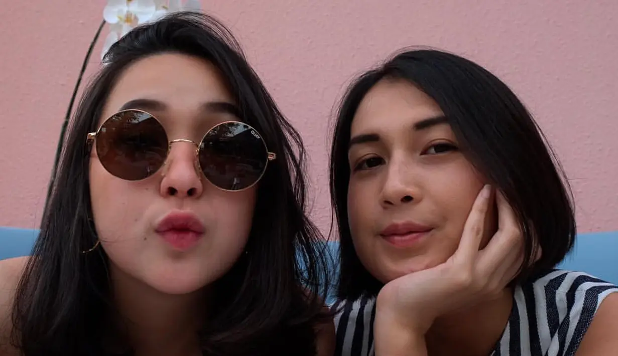 Pricil dan Sandra kompak tampil dengan gaya rambut pendek sebahu. (Liputan6.com/IG/@alexandrancilla)