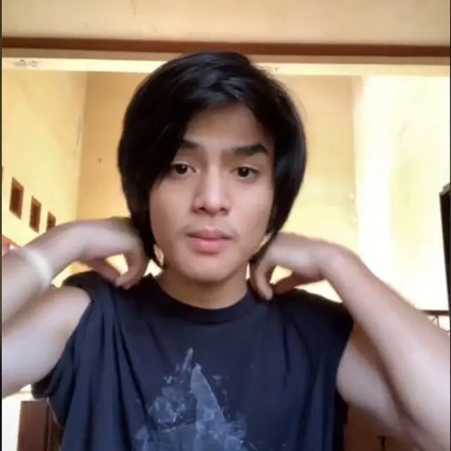 6 Potret Auzan Fadhlan Sosok Viral Mirip Angga Yunanda, Bak Pinang Dibelah Dua
